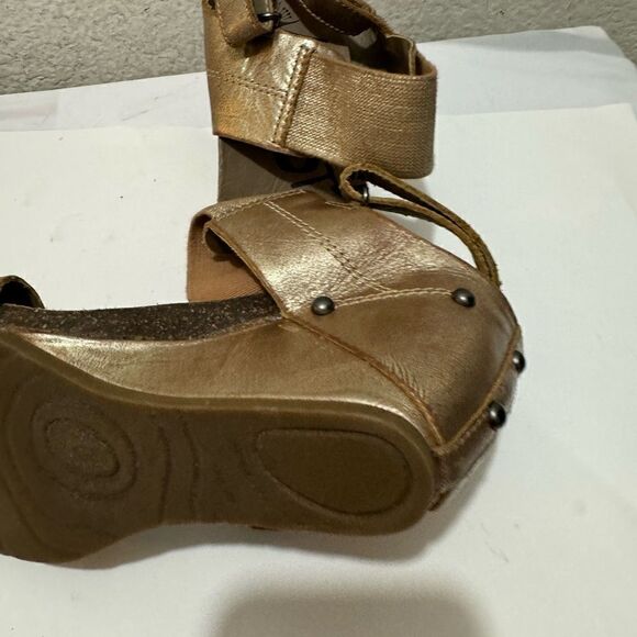OTBT Trailblazer Wedge Gold Leather / Fabric Size 9.5 M - Picture 4 of 9